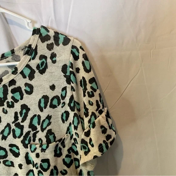 Hopely Women’s Short Sleeve Light Blue Leopard Print Waffle Knit Size Large - Picture 4 of 13